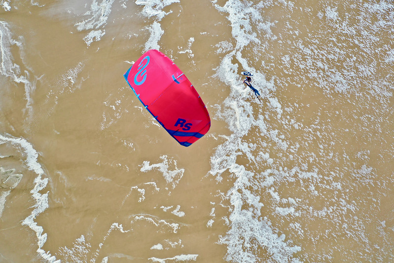 Hoe oud moet je zijn om te kunnen kitesurfen?
